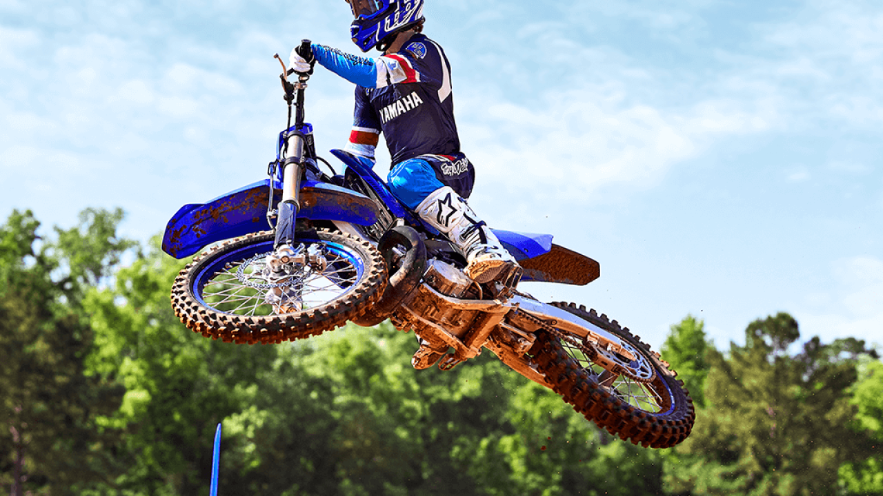 2023_YZ250_DPBSE_USA_ACT_1101_01